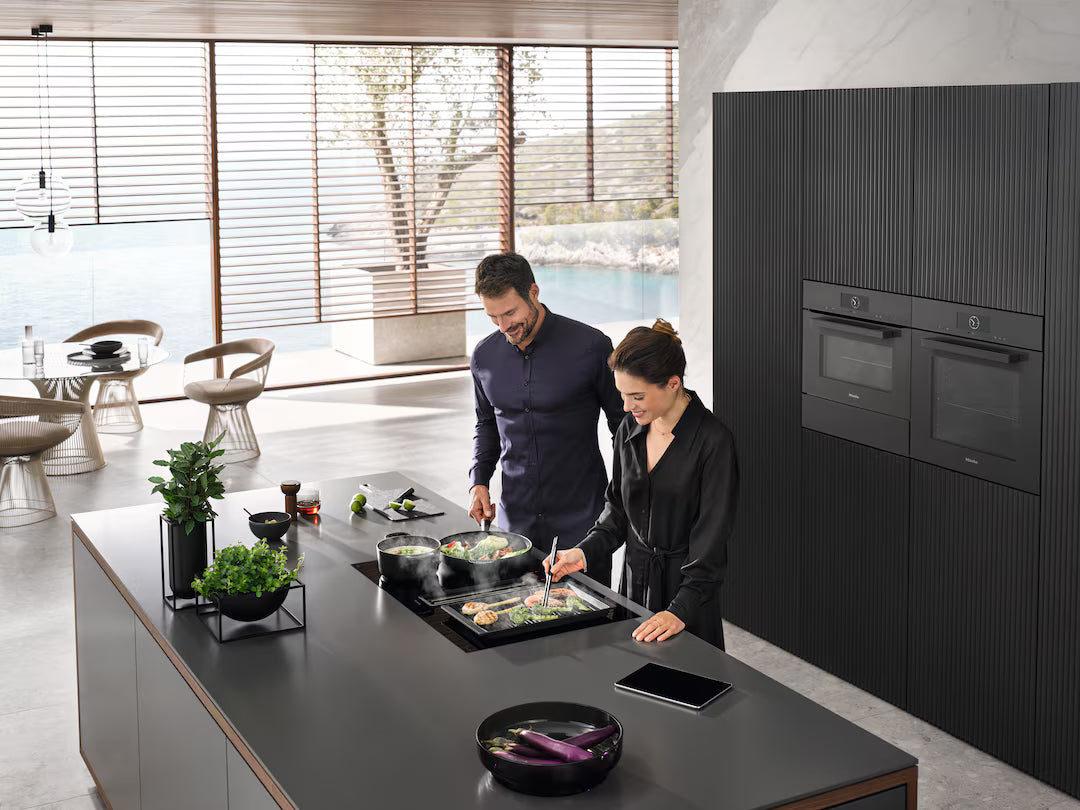 Induktionshäll med integrerad fläkt Miele KMDA 7473-1 FL Silence